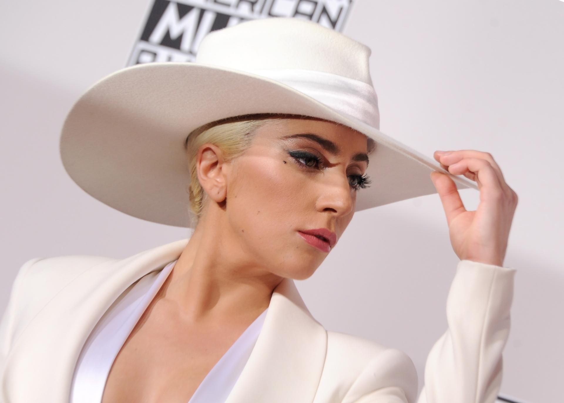 Lady Gaga Pubblica Una Nuova Canzone Ma Usando Il Suo Vero Nome Stefani Germanotta Radio 105
