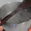 L'acqua bolle ed esce dalla pentola?