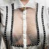 Non puoi regalarle nessuna camicia.