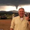  Il selfie col tornado. 
