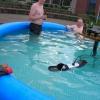 Un tranquillo bagno in piscina