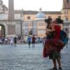 Tenerezze in Piazza del Popolo a Roma