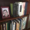 Foto di Steve Buscemi nella libreria