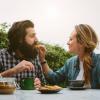 7. Adora i gesti naturali della sua partner