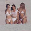 Un selfie con le amiche in spiaggia