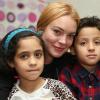 Lindsay Lohan con due bambini siriani in fuga dalla guerra
