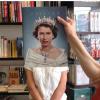 Avvistata la regina d'Inghilterra fra gli scaffali della libreria Mollat
