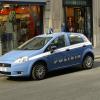 2. Volanti della polizia vuote