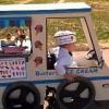 2. Costume di Halloween fatto ad hoc per ospitare la carrozzina di questo bambino 