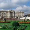 6. Ha un bancomat privato a Buckingham Palace