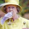 2. Il suo “elisir di lunga vita”? Champagne prima di andare a dormire