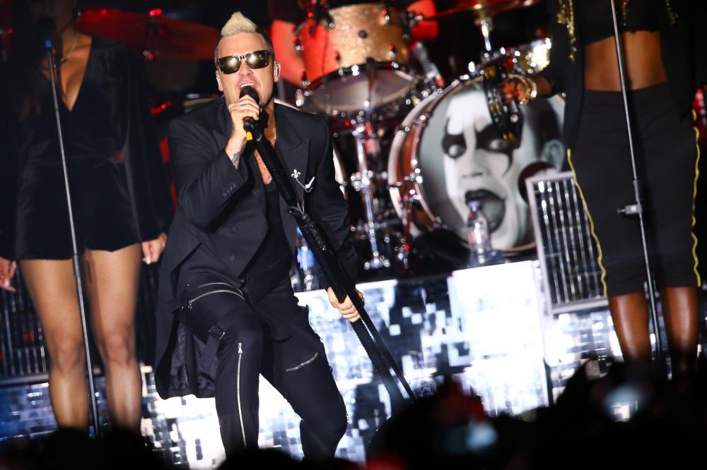Robbie Williams: nuovo stop alle ristrutturazioni