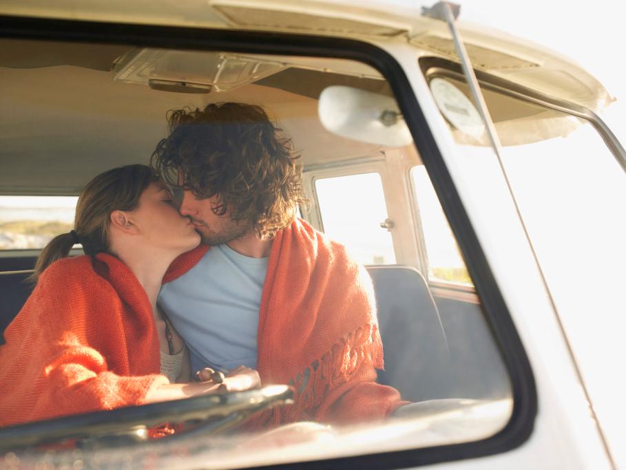 8 - Bacio a bocca chiusa