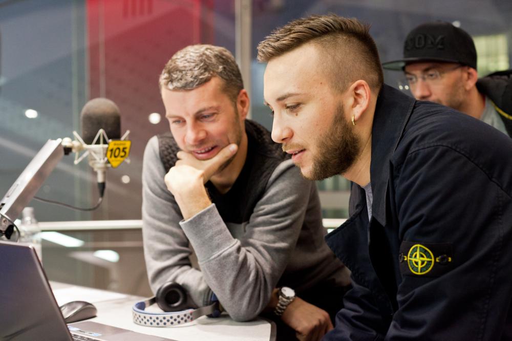 Briga ospite di Max si racconta e ci offre un Casaoke sui pezzi di Grignani, Sottotono e Oasis tutto da ricordare PT1