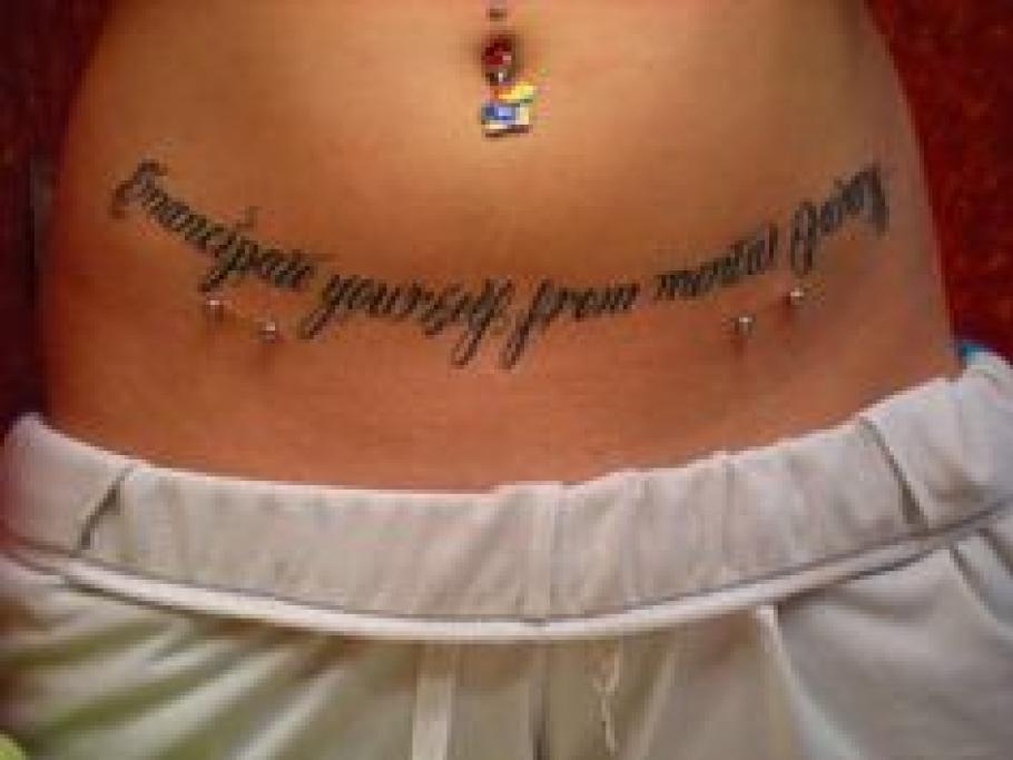 Non solo piercing all’ombelico