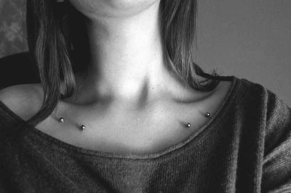 Sotto alle clavicole