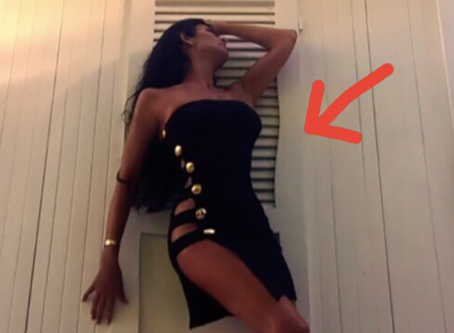 Pamela Prati e le porte tutte curve