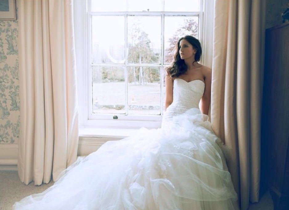 Nia ha iniziato come modella di abiti da sposa ma il suo corpo poco si confaceva agli abiti troppo stretti