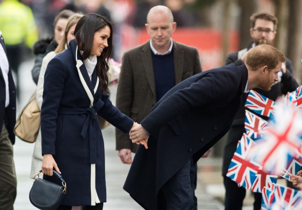 Trascinato dalla spontaneità della fidanzata, Harry si è aggiunto all’abbraccio