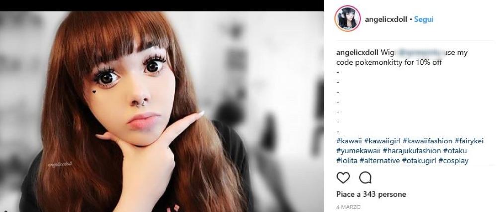 La ragazza trascorre ore ed ore a prepararsi