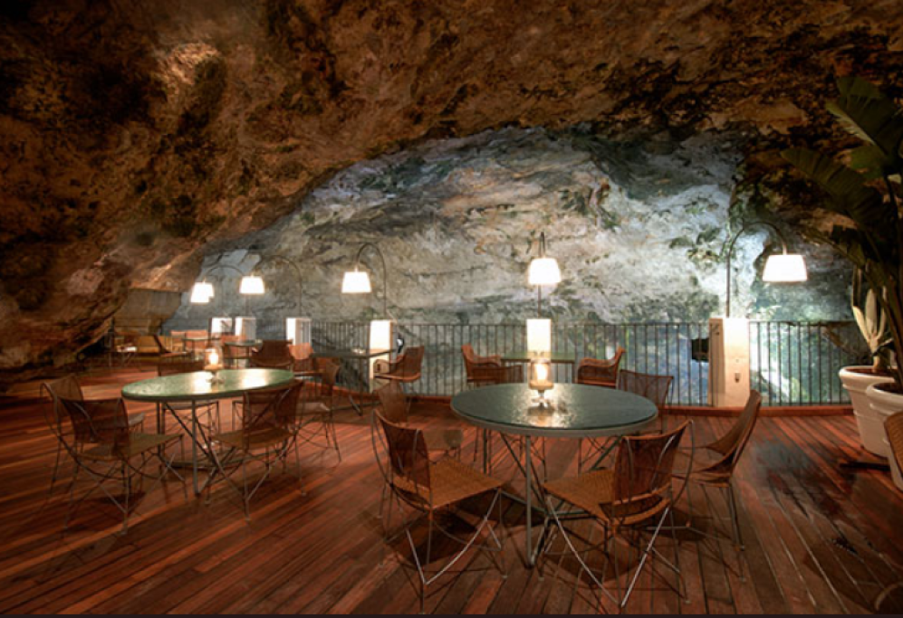 Ristorante Grotta Palazzese – Italia