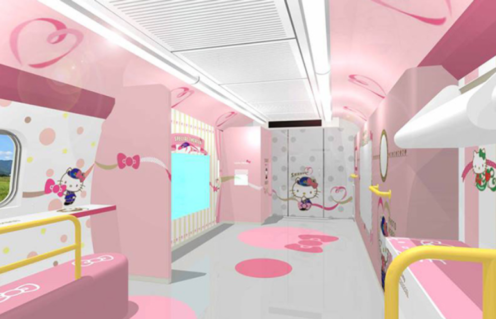 L’interno del treno è tutto rosa