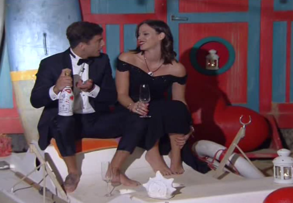 Anche a Lucia viene fatta una sorpresa