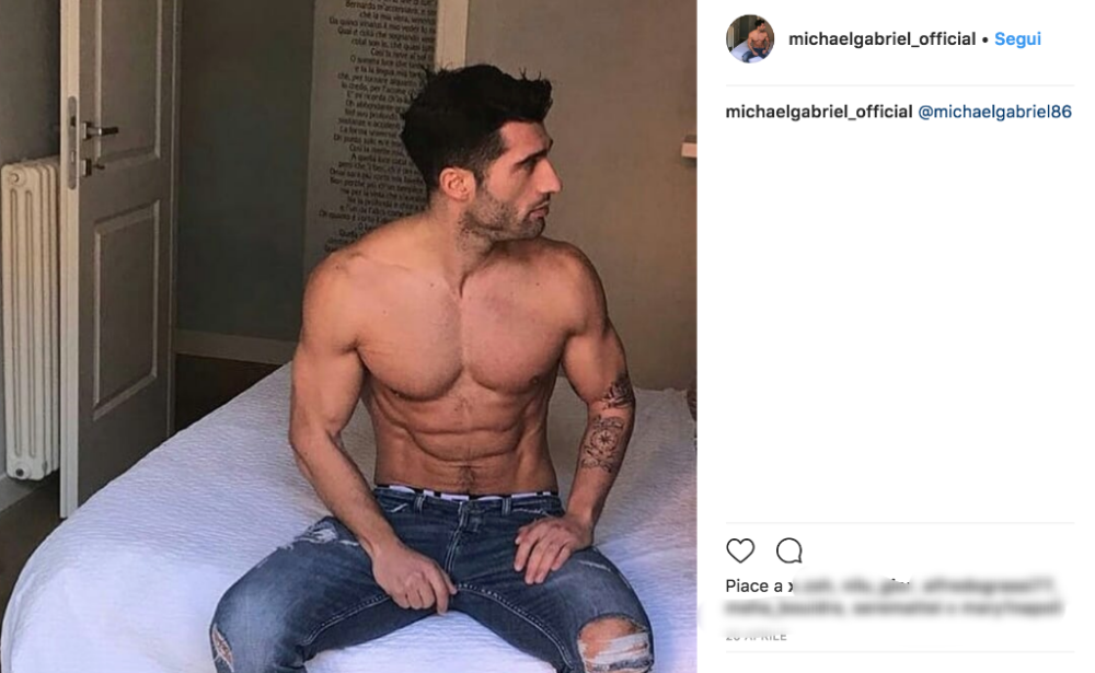 Michael ha 32 anni ed è noto per i suoi scatti a torso nudo