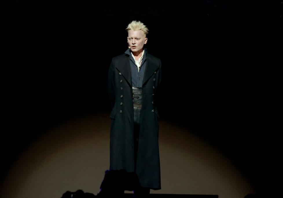 Certo, per interpretare Grindelwald, Depp è cambiato parecchio
