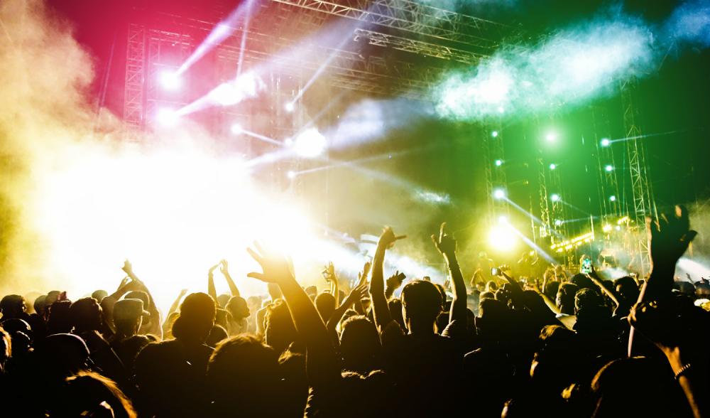 Vacanze con party per i 30enni italiani
