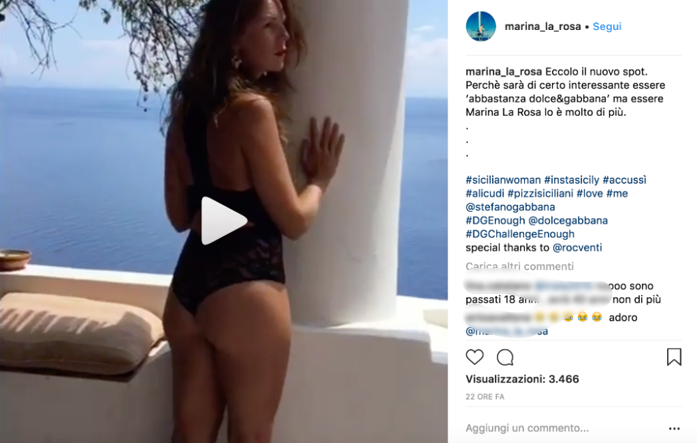 Ecco che Marina appare in una clip sui social