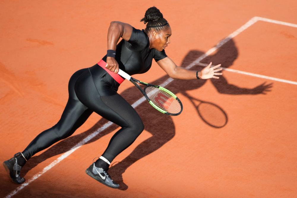 La tennista statunitense Serena Williams si è presentata al Roland Garros con una tuta da vera Catwoman