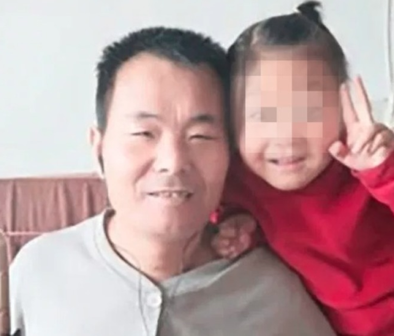 Tian ha aperto un profilo su uno dei social network cinesi più famosi per raccontare a tutti la sua vita. 