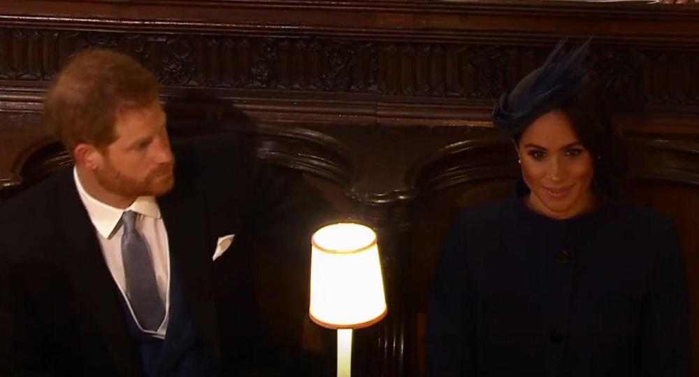 Tutti attendevano l'arrivo di Meghan che ha sfoggiato un completo blu molto casto