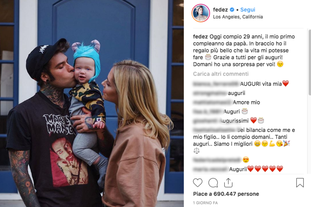 Con questa foto sulla porta di casa con Leo in braccio, Fedez ringrazia i fan per gli auguri ricevuti: