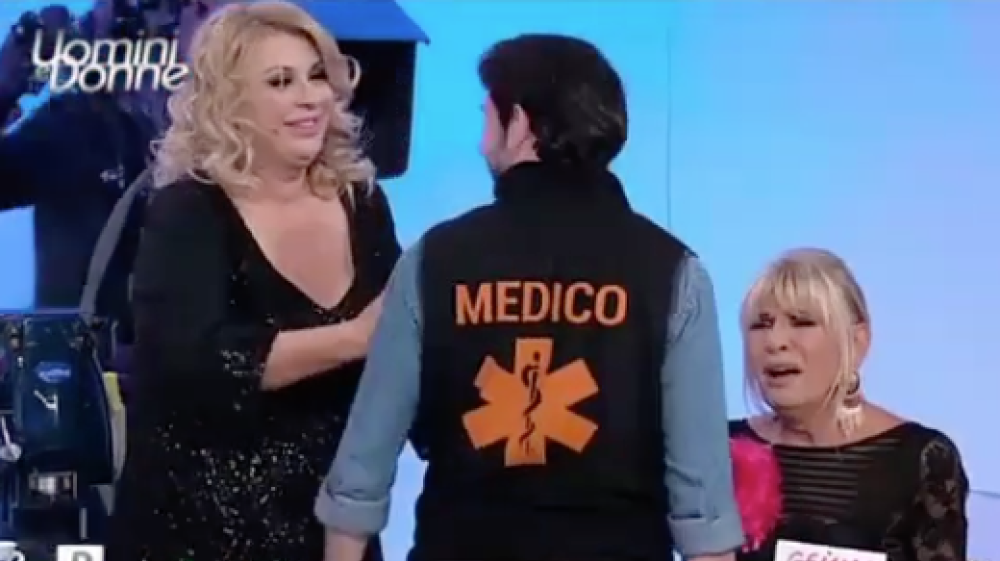 Gemma, che è stata fortemente corteggiata dall'uomo, non ha retto alla notizia