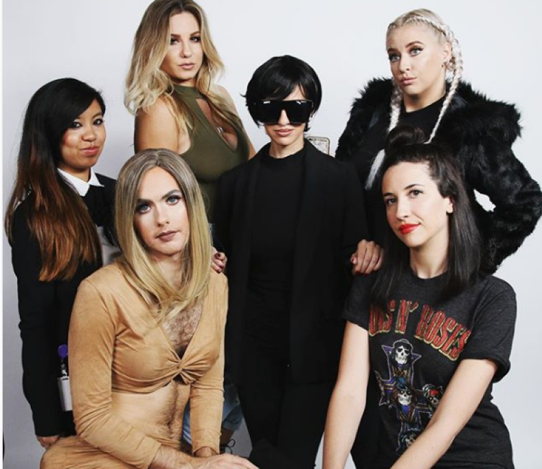 L'ultimo è un travestimento di gruppo: la famiglia Kardashian-Jenner al completo