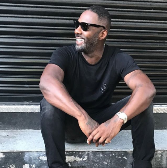 Prima di Idris, l’ultimo ‘sexiest man alive’ afroamericano è stato Denzel Washington nel 1996; 