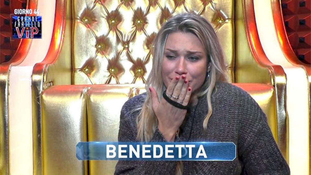 Ed elenca tutte le cose belle che le stanno succedendo al Grande Fratello