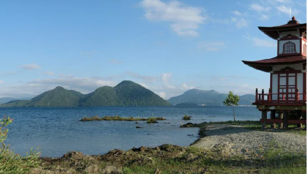 L'isola di trovava nel mare di Ochotsk, tra il Giappone e la Russia