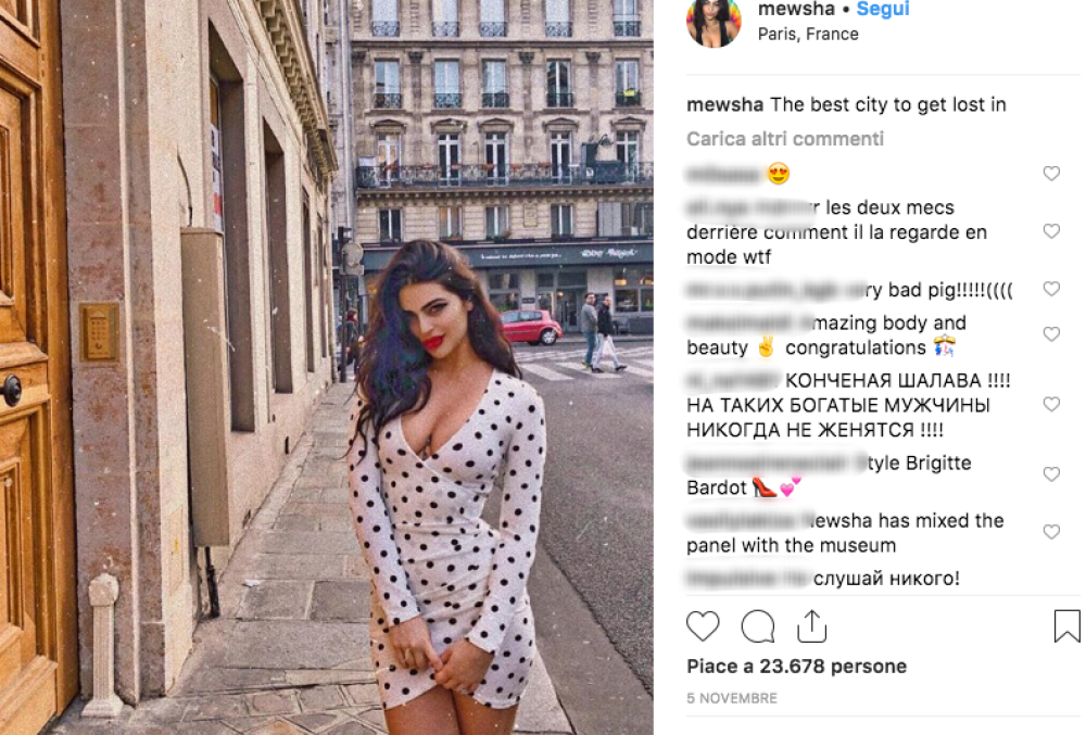 I responsabili non avrebbe ritenuto l'abito della modella adatto al Louvre