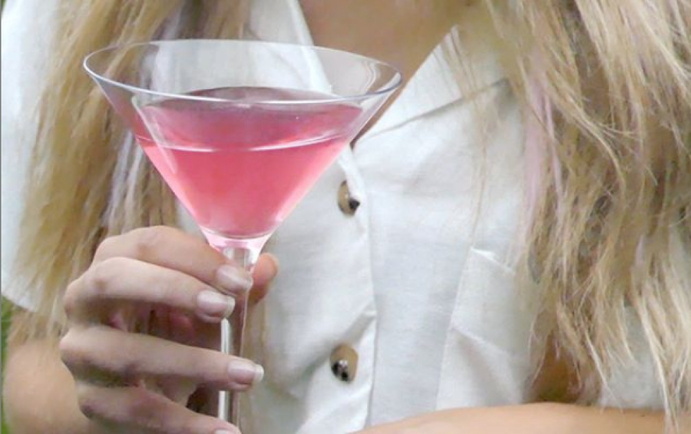 La ditta sta molto puntando sull'effetto magia che questo vino porta con sé