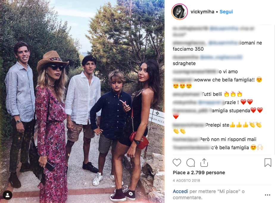 Viktorija e Virginia sono le prime dei cinque figli che Sinisa Mihajlovic ha avuto dalla moglie Arianna Rapaccioni, ex soubrette televisiva. In questa