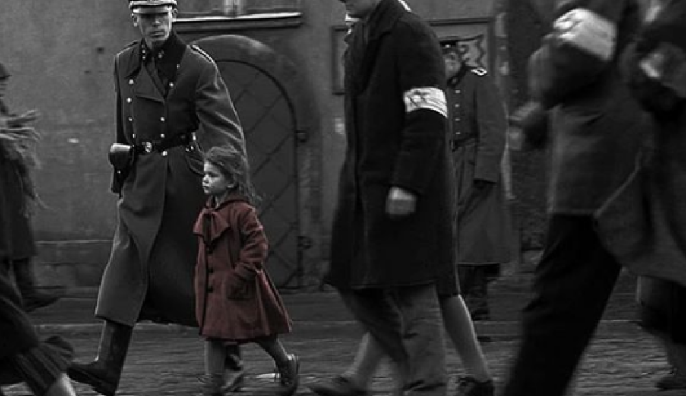 Ecco Oliwia in una scena di “Schindler's List”
