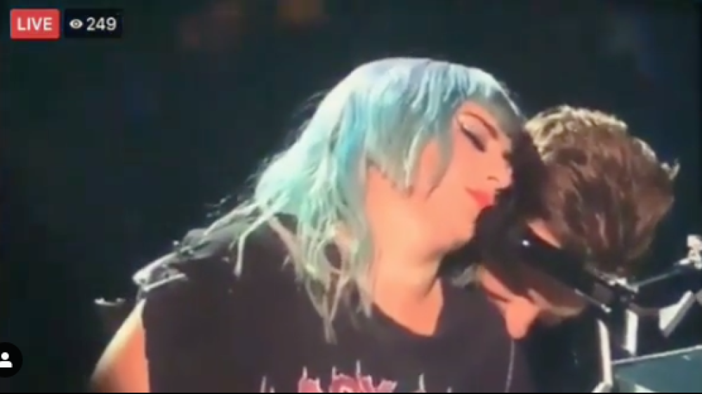 Con la loro esibizione, Lady Gaga e Bradley Cooper hanno sorpreso ed emozionato i fortunati spettatori presenti al Park Theatre di Las Vegas.