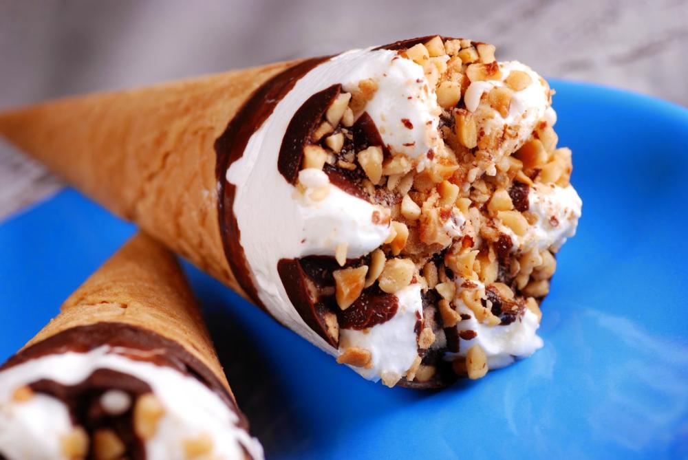 Nella sua versione originale il Cornetto è composto da una cialda croccante ripiena di gelato alla crema di latte, ricoperto da una granella di
