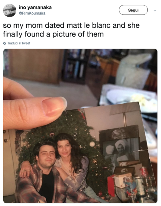 “E così ho scoperto che mia madre usciva con Matt Le Blanc e ha appena ritrovato una loro foto insieme”, ha twittato questa ragazza. Ecco la star di 