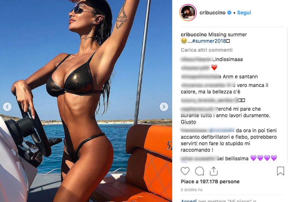 Con questi scatti provocanti, Cristina Buccino ha scatenato i commenti dei suoi ammiratori e ha ottenuto quasi 200.000 like.