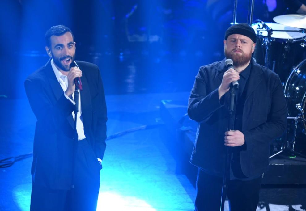 Il super ospite Marco Mengoni, accompagnato da Tom Walker.