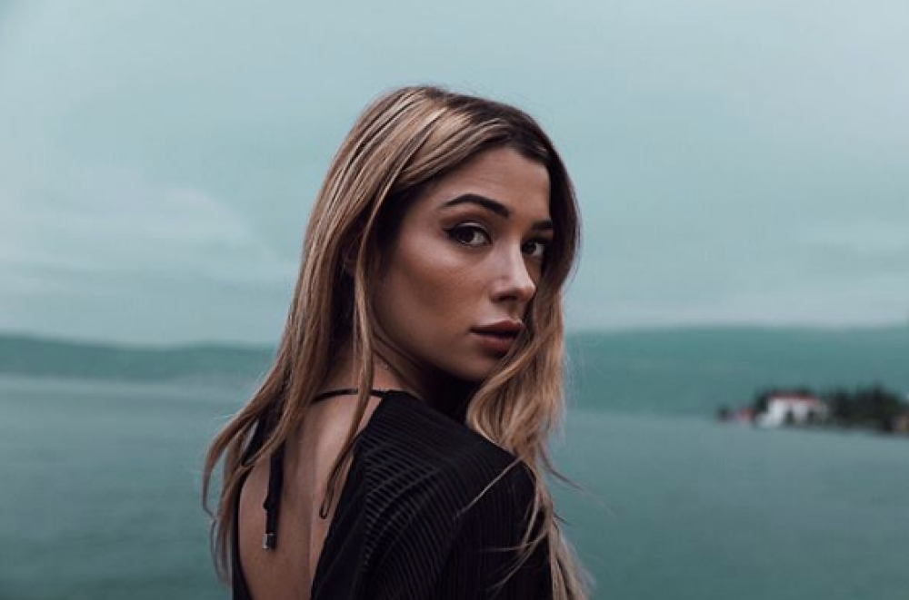Soleil fa anche la modella e sui social è molto seguita. Lei e Jeremias sostituiranno sull’isola i due naufraghi che si sono ritirati, ovvero 